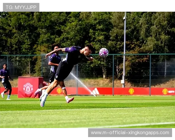 曼联训练中减少长传比例，曼联训练中减少长传比例的原因